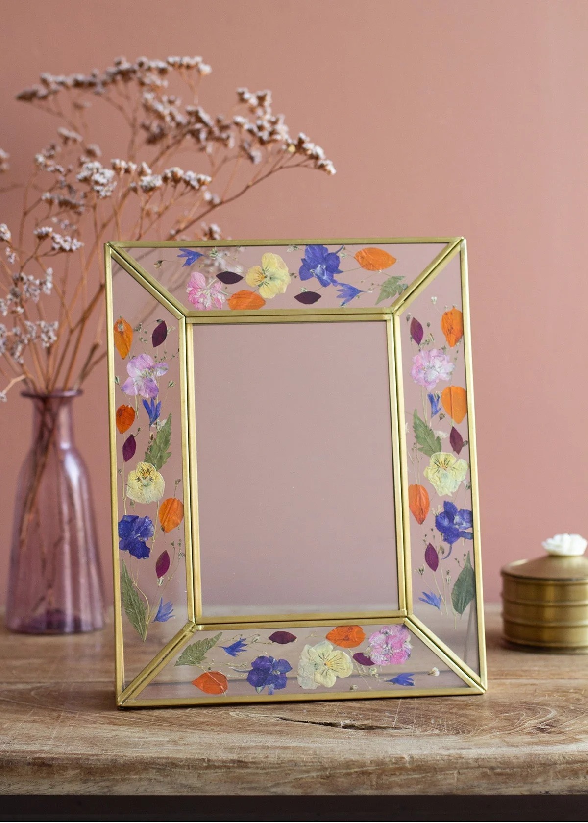Fotolijst met gedroogde bloemen